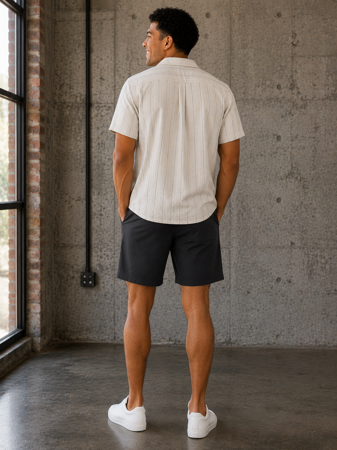 Crossroads 7" Black Short