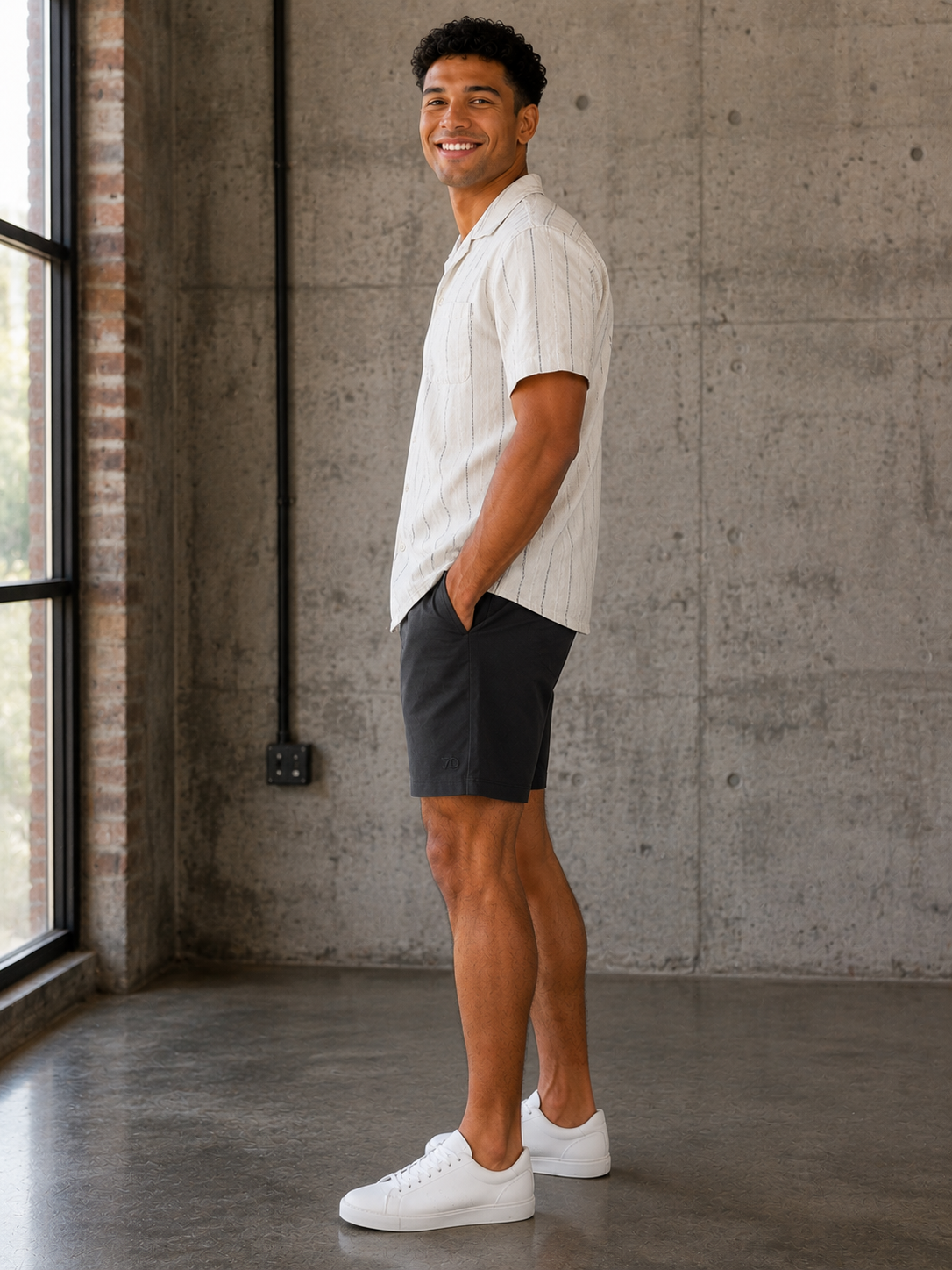 Crossroads 7" Black Short